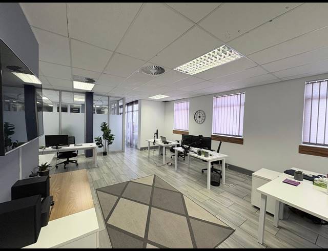 180M² OFFICE TO LET IN FOURWAYS